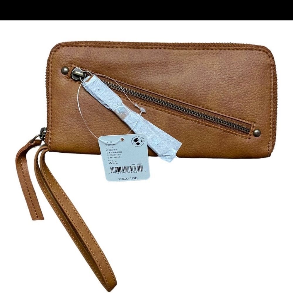 BNIP FREE PEOPLE DISTRESSED VEGAN WALLET. FP COLLECTION PREMIUM